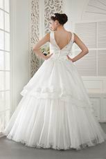 Best Seller V-Neck Beading Appliques Cream Wedding Dress